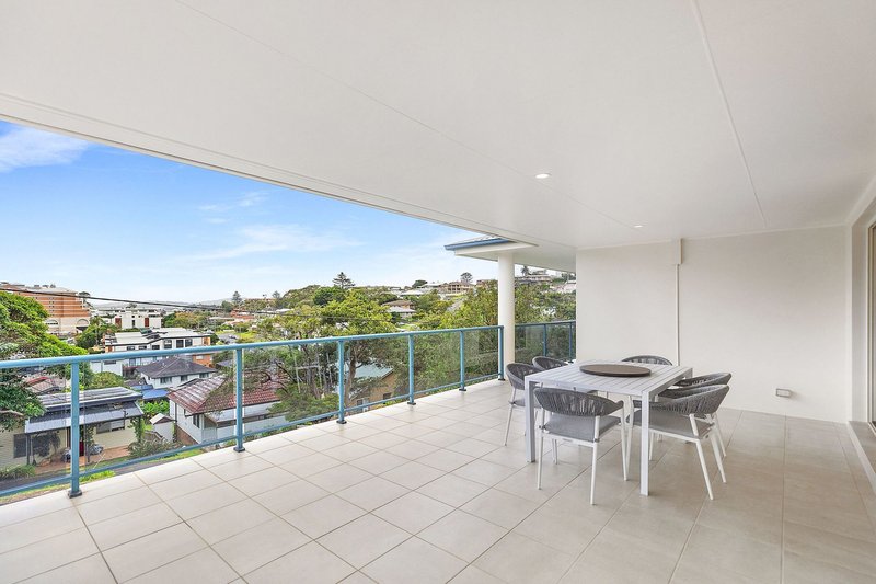 Photo - 2/6 Smillie Avenue, Terrigal NSW 2260 - Image 2