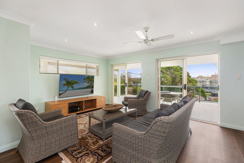 Photo - 2/6 Smillie Avenue, Terrigal NSW 2260 - Image 6