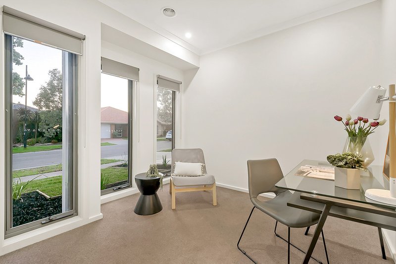 Photo - 26 Somersby Road, Craigieburn VIC 3064 - Image 2