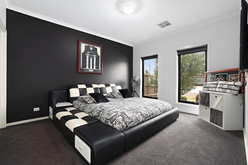 Photo - 26 Somerset Road, Thornhill Park VIC 3335 - Image 7