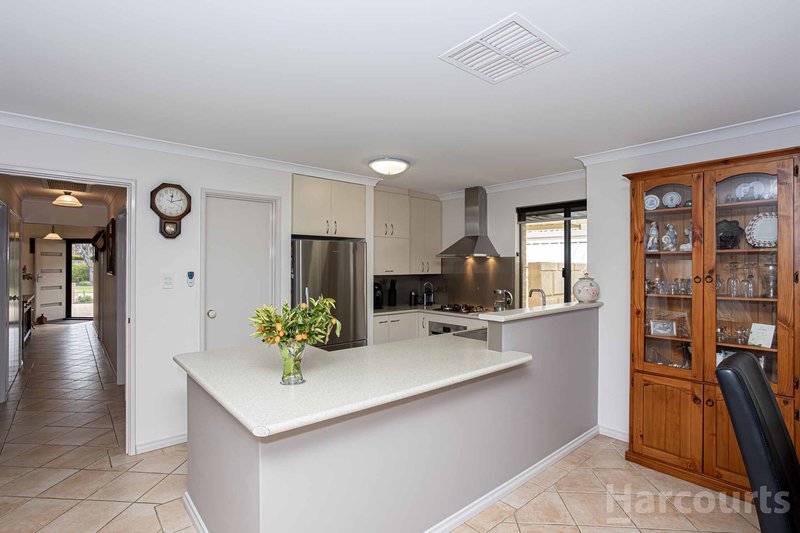 Photo - 26 St Helens Grove, Landsdale WA 6065 - Image 7