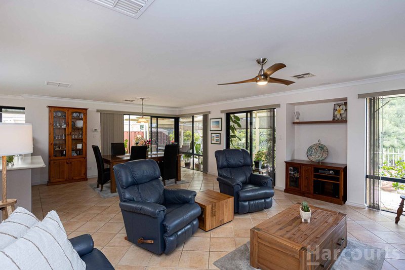 Photo - 26 St Helens Grove, Landsdale WA 6065 - Image 8