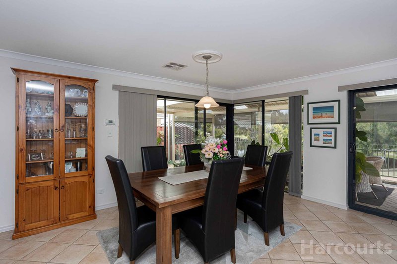 Photo - 26 St Helens Grove, Landsdale WA 6065 - Image 12