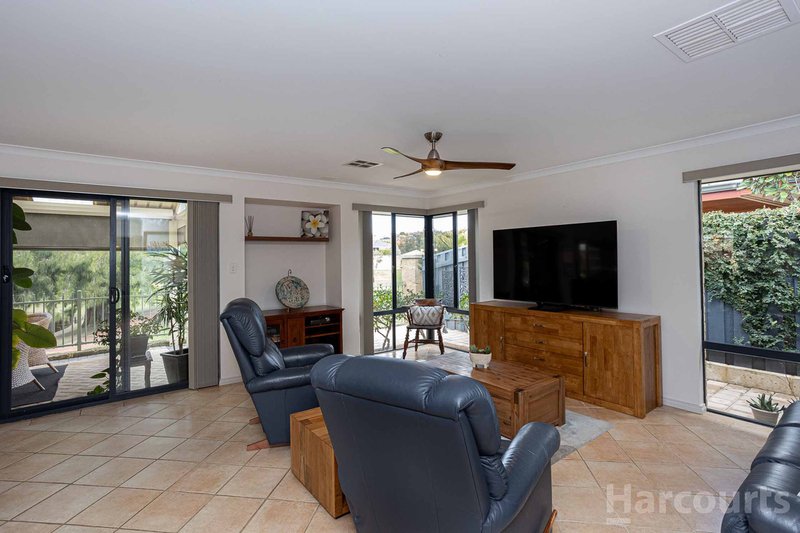 Photo - 26 St Helens Grove, Landsdale WA 6065 - Image 13