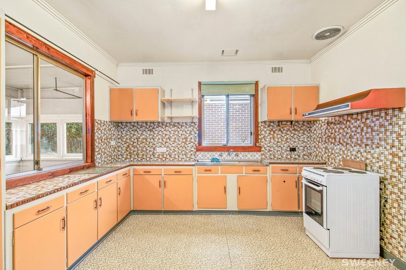 Photo - 26 Stapley Crescent, Altona North VIC 3025 - Image 3