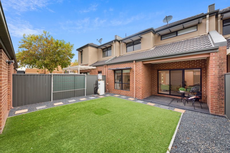 Photo - 26 Stonebridge Lane, Pakenham VIC 3810 - Image 22