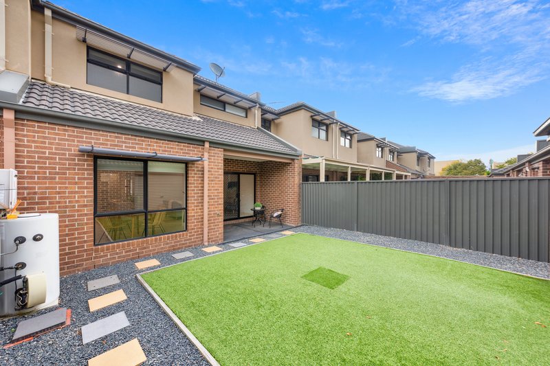 Photo - 26 Stonebridge Lane, Pakenham VIC 3810 - Image 23