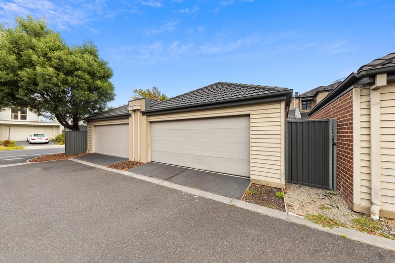 Photo - 26 Stonebridge Lane, Pakenham VIC 3810 - Image 24