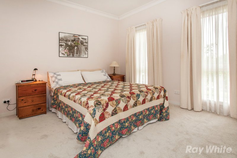 Photo - 26 Strada Crescent, Wheelers Hill VIC 3150 - Image 6