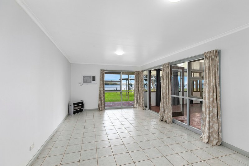 Photo - 26 Sunset Parade, Chain Valley Bay NSW 2259 - Image 12