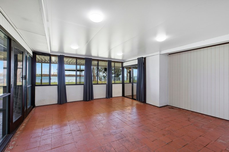 Photo - 26 Sunset Parade, Chain Valley Bay NSW 2259 - Image 13