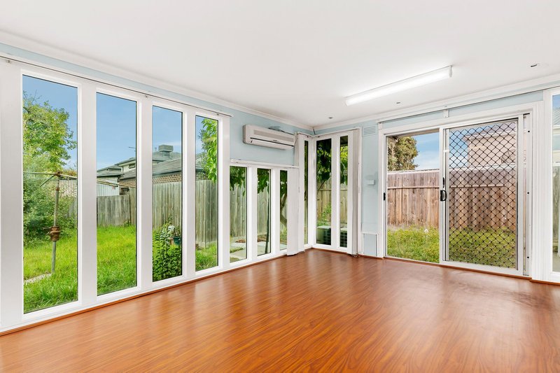 Photo - 26 Sussex Street, Blackburn North VIC 3130 - Image 5