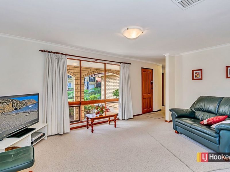 Photo - 26 Swan Avenue, Rostrevor SA 5073 - Image 3