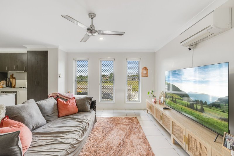 Photo - 2/6 Sweeney Street, Kearneys Spring QLD 4350 - Image 5