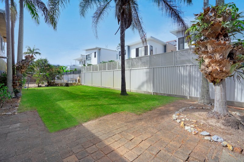 Photo - 26 Tallebudgera Drive, Palm Beach QLD 4221 - Image 3