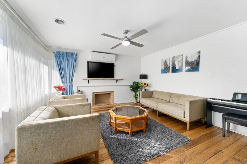 Photo - 26 Tamala Avenue, Notting Hill VIC 3168 - Image 3