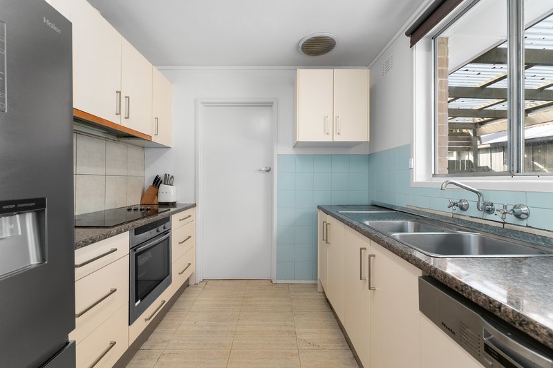 Photo - 26 Tamala Avenue, Notting Hill VIC 3168 - Image 4