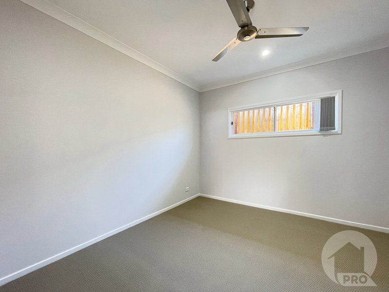 Photo - 26 Tamarind Cres , Park Ridge QLD 4125 - Image 5