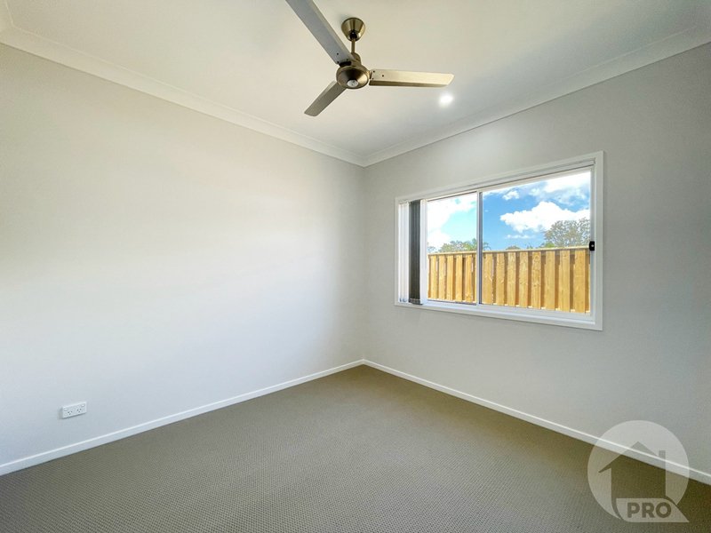 Photo - 26 Tamarind Cres , Park Ridge QLD 4125 - Image 8