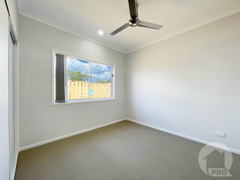 Photo - 26 Tamarind Cres , Park Ridge QLD 4125 - Image 10