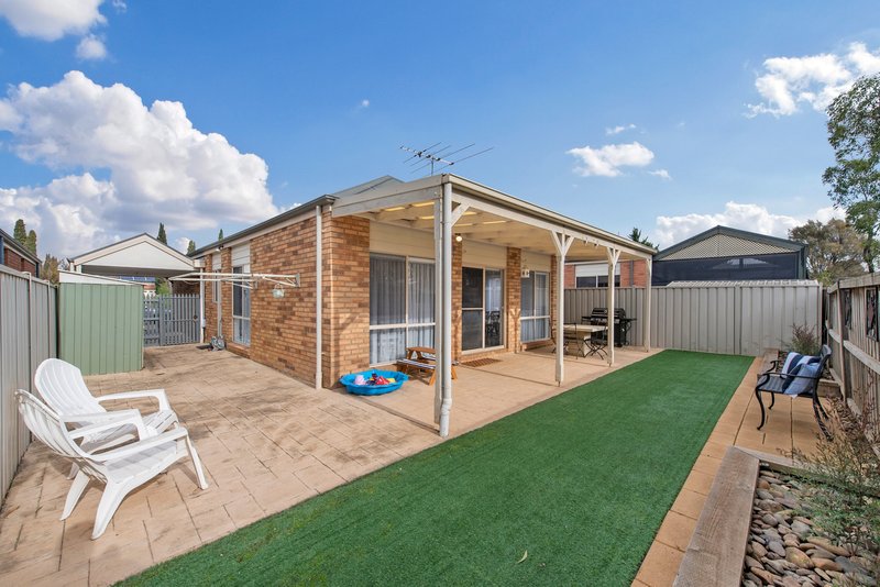 Photo - 26 Tamborine Way, Caroline Springs VIC 3023 - Image 13