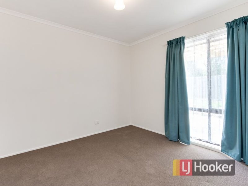 Photo - 26 Terrence Drive, Cranbourne North VIC 3977 - Image 9