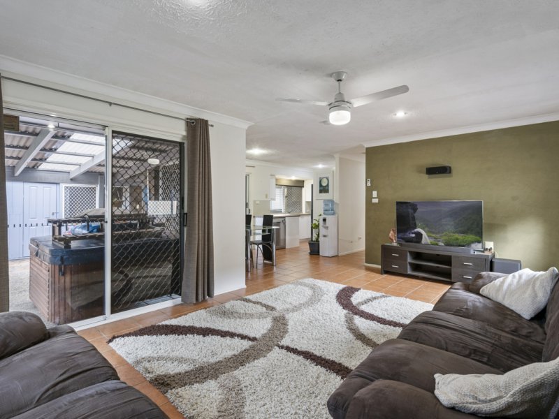 Photo - 26 Tobermory Court, Merrimac QLD 4226 - Image 5