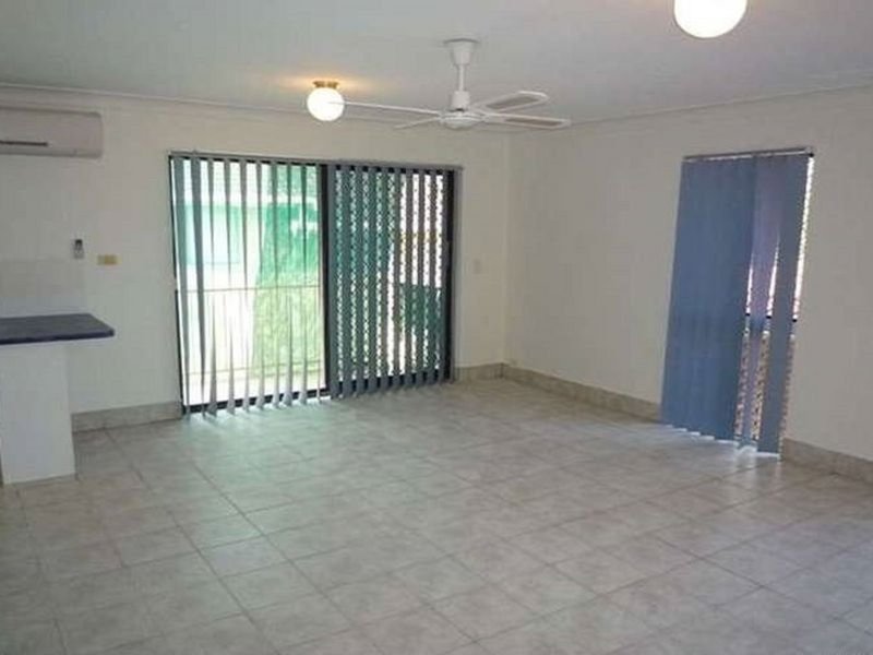 Photo - 2/6 Tomkins Place, Southport QLD 4215 - Image 1