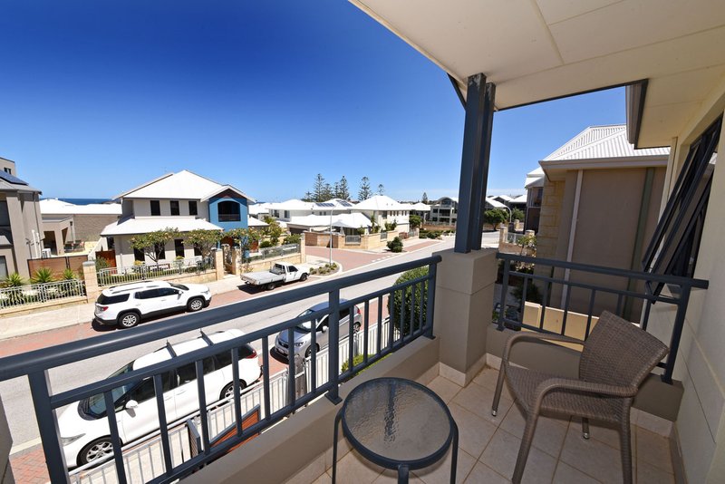 Photo - 26 Torquay Pass, Mindarie WA 6030 - Image 18