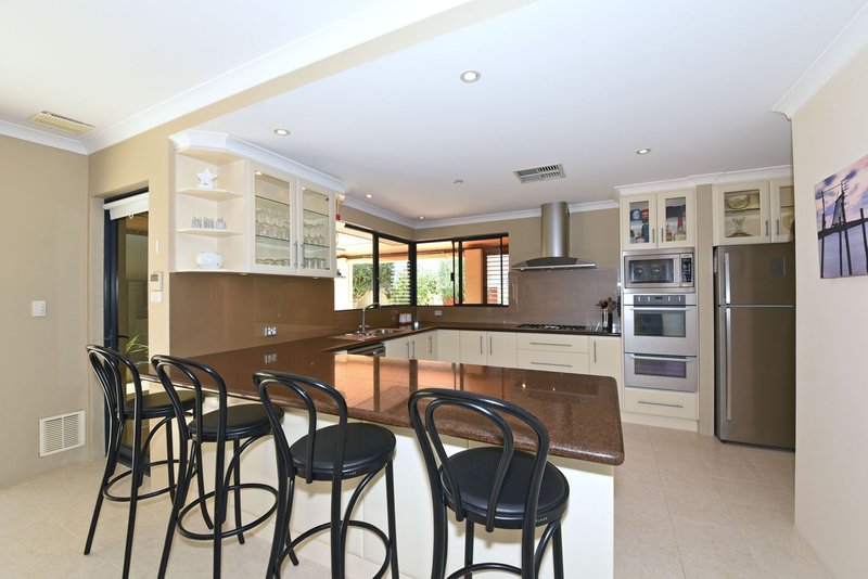 Photo - 26 Torquay Pass, Mindarie WA 6030 - Image 26