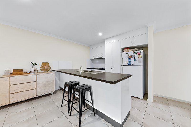 Photo - 26 Trader Crescent, Cannonvale QLD 4802 - Image 3