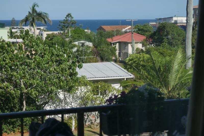 Photo - 2/6 Upper Gay Terrace, Kings Beach QLD 4551 - Image 2