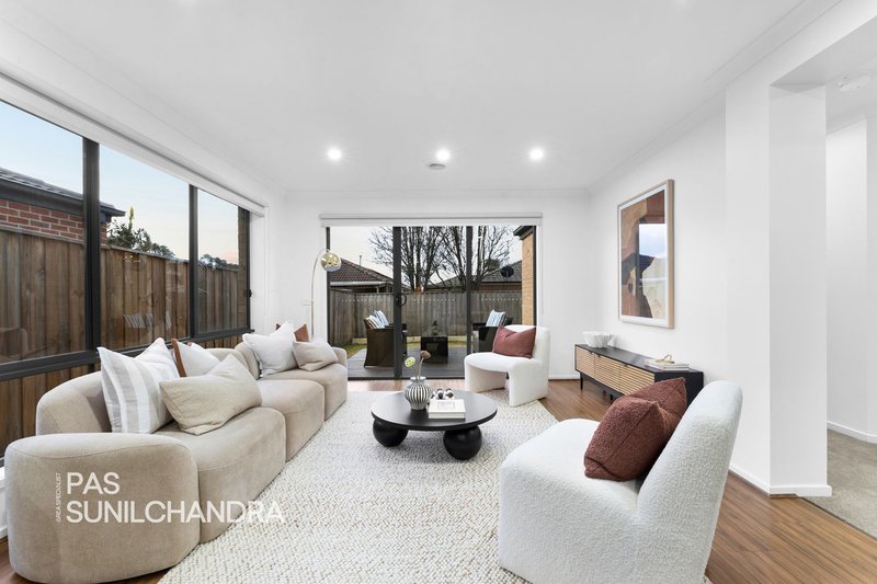 Photo - 26 Valencia Circuit, Cranbourne VIC 3977 - Image 4