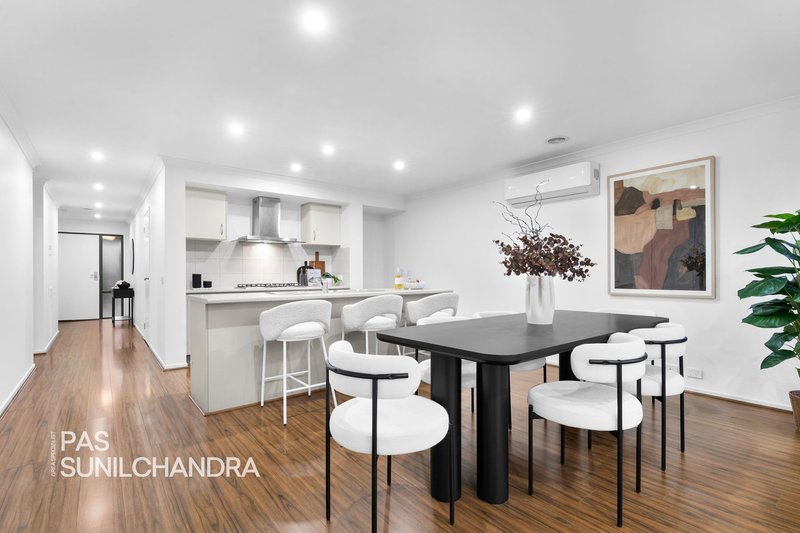 Photo - 26 Valencia Circuit, Cranbourne VIC 3977 - Image 5