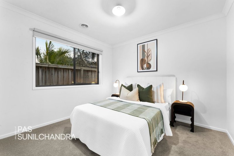 Photo - 26 Valencia Circuit, Cranbourne VIC 3977 - Image 11