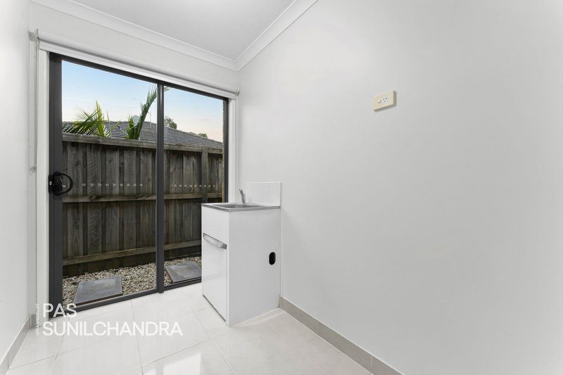 Photo - 26 Valencia Circuit, Cranbourne VIC 3977 - Image 12