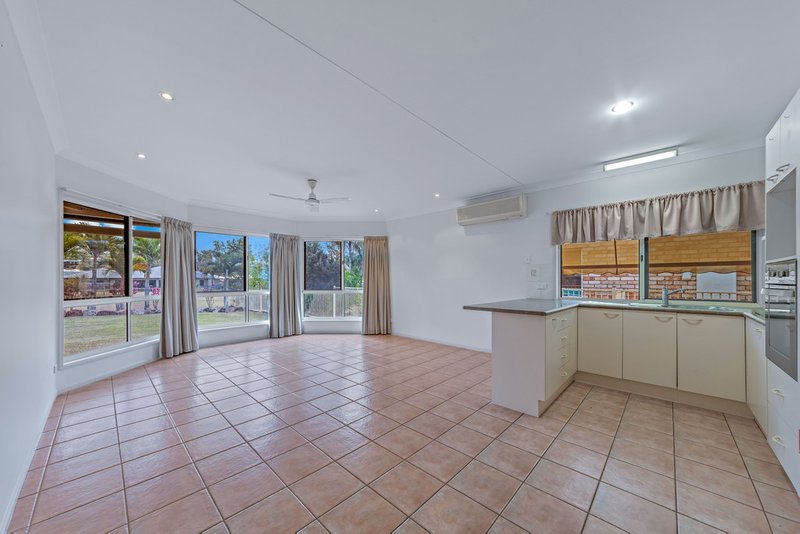 Photo - 26 Valley Drive, Cannonvale QLD 4802 - Image 3