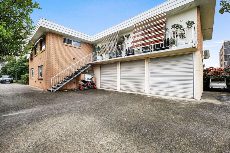 Photo - 2/6 Vernia Place, Biggera Waters QLD 4216 - Image 1