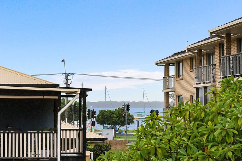 Photo - 2/6 Vernia Place, Biggera Waters QLD 4216 - Image 2