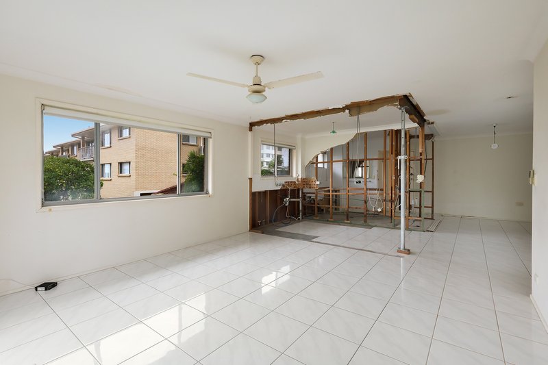 Photo - 2/6 Vernia Place, Biggera Waters QLD 4216 - Image 6