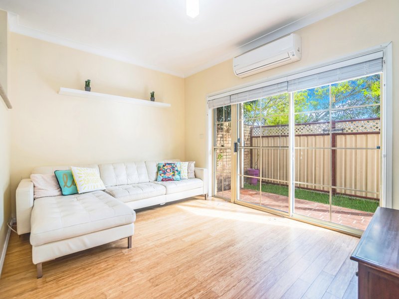 Photo - 2/6 Walker Street, Helensburgh NSW 2508 - Image 2