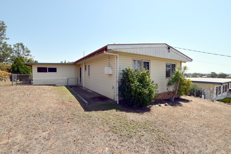 Photo - 26 Walters Avenue, West Gladstone QLD 4680 - Image 2