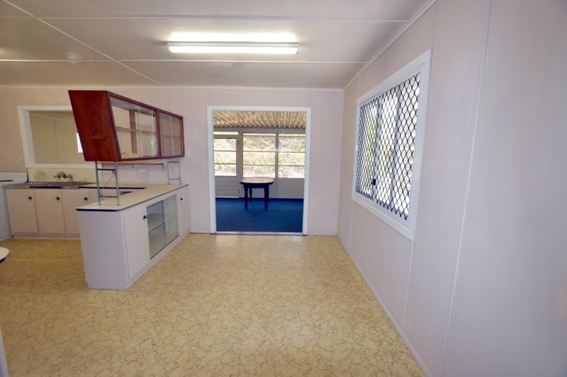 Photo - 26 Walters Avenue, West Gladstone QLD 4680 - Image 4