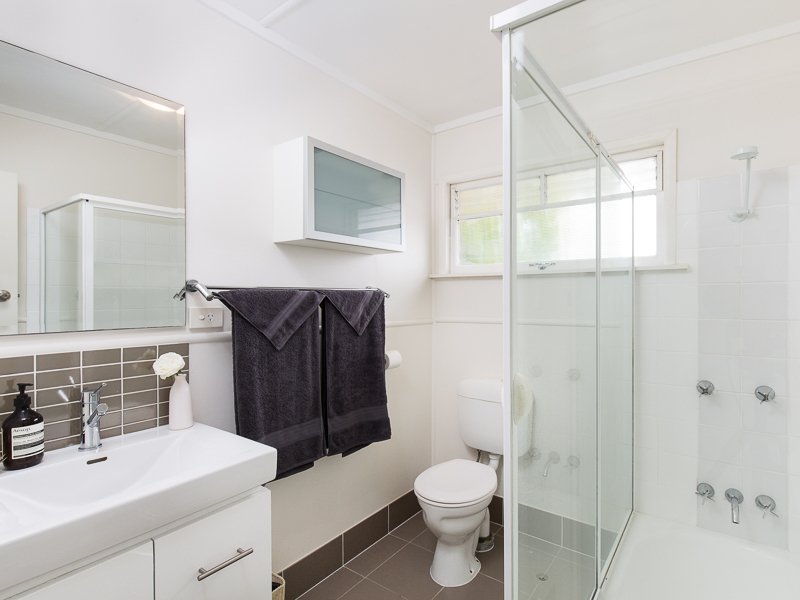 Photo - 2/6 Ware Street, Annerley QLD 4103 - Image 7