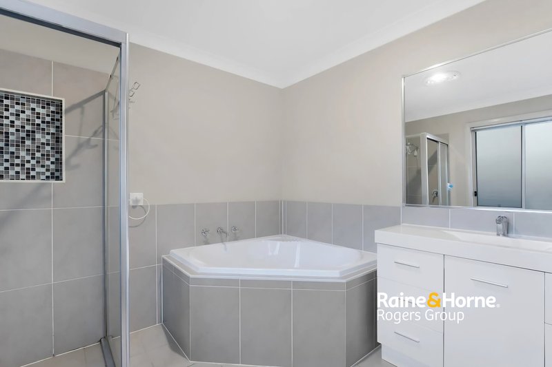 Photo - 26 Waterside Drive, Woongarrah NSW 2259 - Image 10