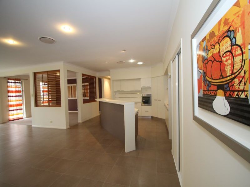 Photo - 26 Watervale Place, Calamvale QLD 4116 - Image 4