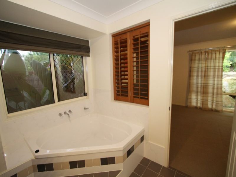 Photo - 26 Watervale Place, Calamvale QLD 4116 - Image 8