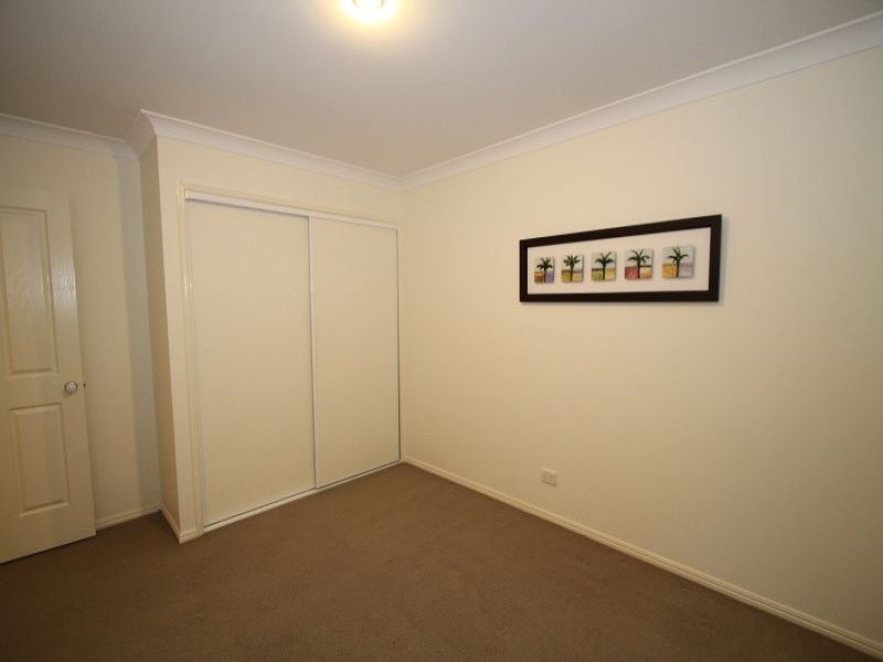 Photo - 26 Watervale Place, Calamvale QLD 4116 - Image 12