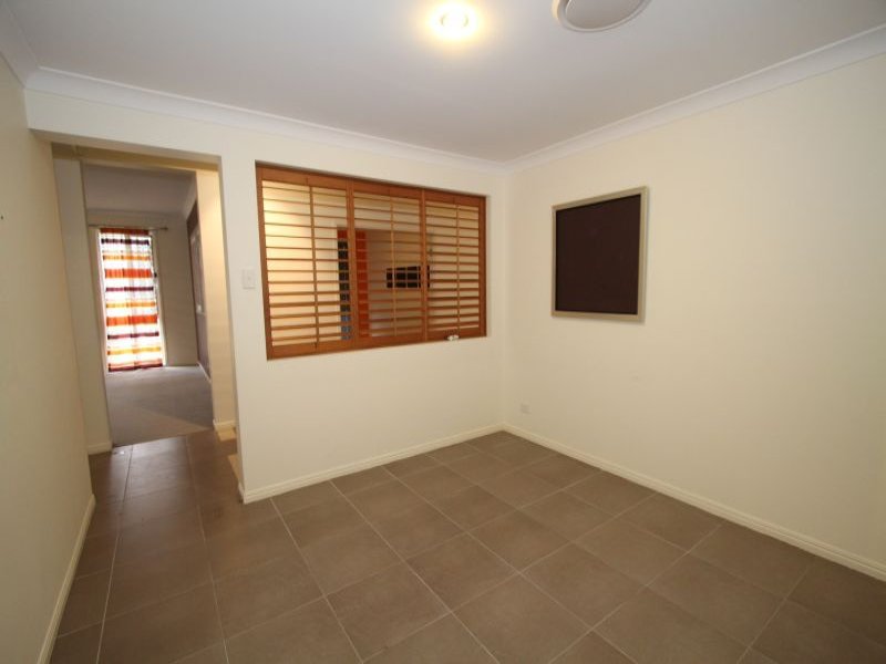 Photo - 26 Watervale Place, Calamvale QLD 4116 - Image 16