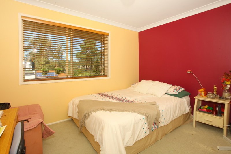 Photo - 26 Watford Crescent, Molendinar QLD 4214 - Image 11